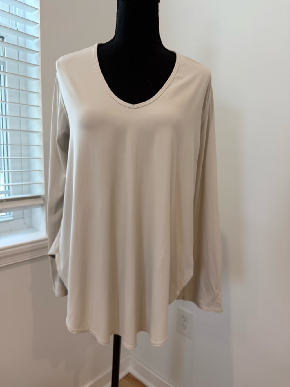 Lululemon Cream Long Sleeve Top | Flowy Athleisure Tee